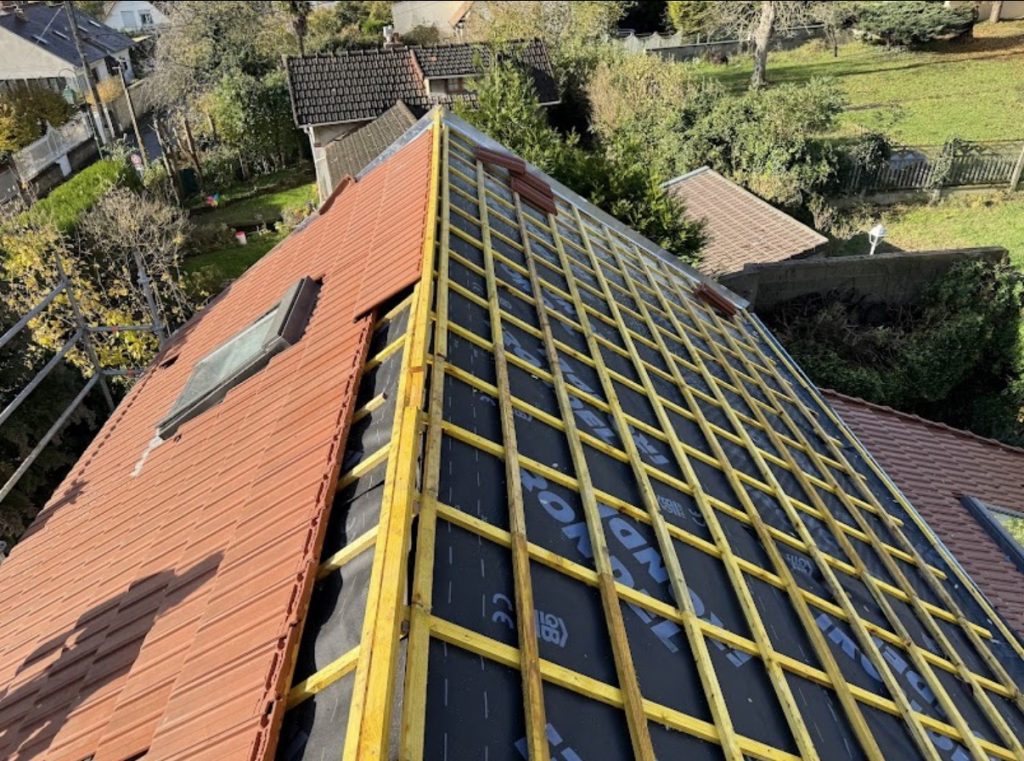 Rénovation complète de toiture à Limoges – préparation de couverture avec liteaux avant pose des tuiles